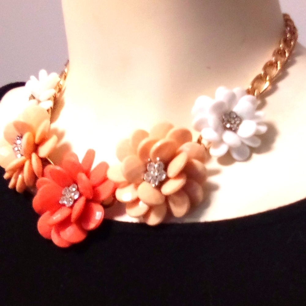 πHPπ Boho Flower Statement Necklace - Picture 6 of 8